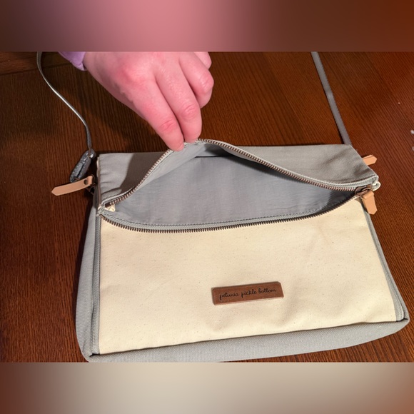 Petunia Pickle Bottom crossover diaper clutch - Picture 8 of 10